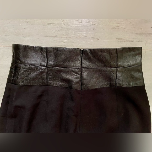 Oscar de la Renta 100% Wool Black Pencil Skirt with 4.5 Inch Leather Waist - Picture 7 of 10